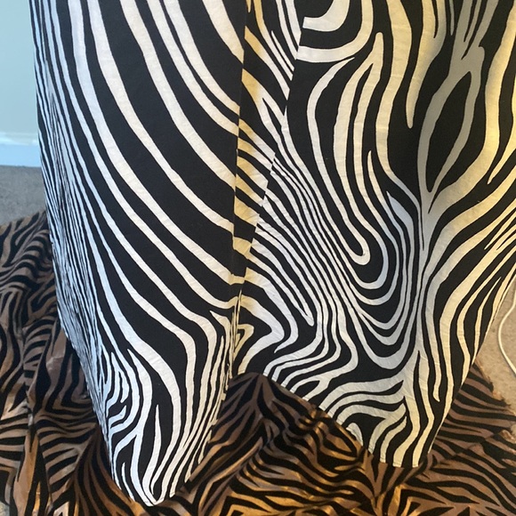 PRE-OWNED DLG BLACK & WHITE COLLARED SLEEVELESS DRESS - Picture 11 of 12